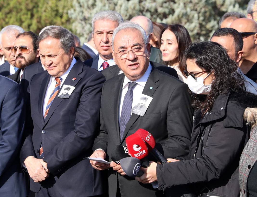 Bülent Ecevit, 16. ölüm yılında mezarı başında anıldı 2